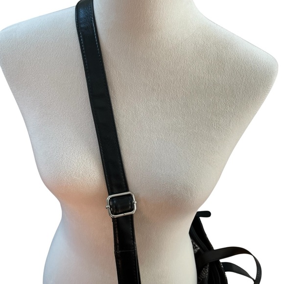 Buxton Laptop Bag Black and White Faux Reptile 18” x 13” - Picture 11 of 12